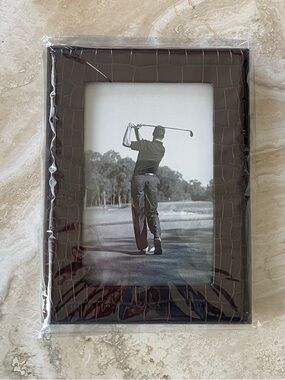 NIB Allen Edmonds Luxury Crocodile-Texture Brown Leather Photo Frame